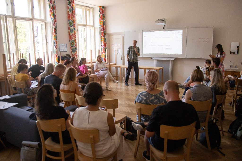 Workshop na Letní škole badatelské výuky. Foto Martin Hundák, FF UK