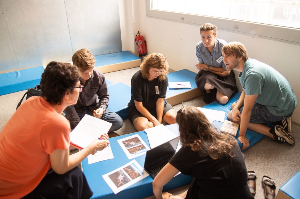 Workshop na Letní škole badatelské výuky. Foto Martin Hundák, FF UK