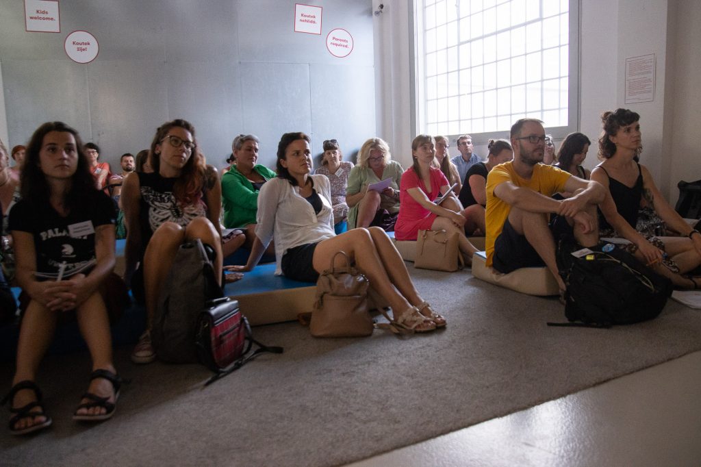 Workshop na Letní škole badatelské výuky. Foto Martin Hundák, FF UK