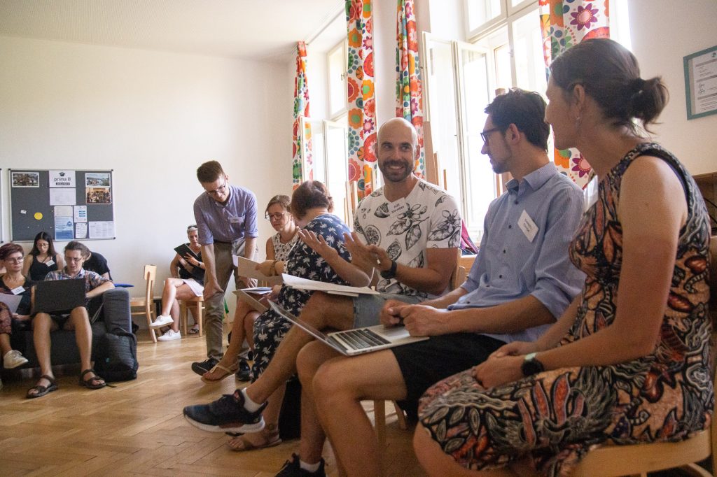 Workshop na Letní škole badatelské výuky. Foto Martin Hundák, FF UK